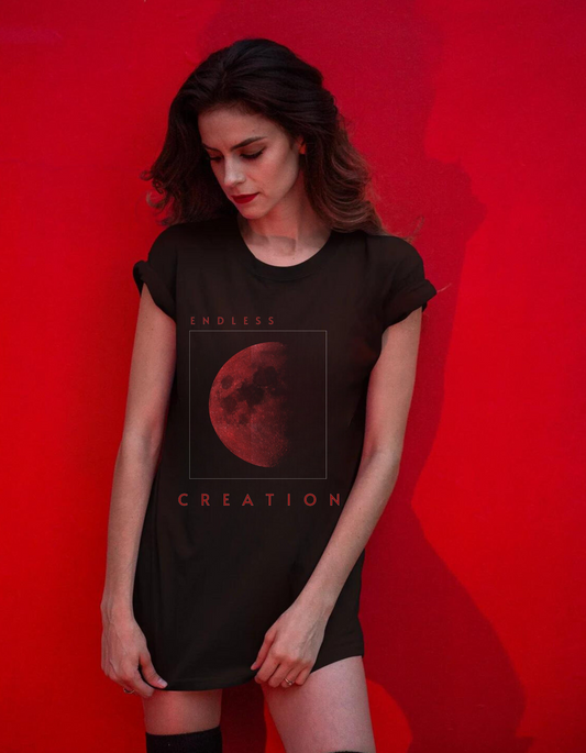Red Moon Graphic T-Shirt: Celestial Witchy Top, Astrology Gift